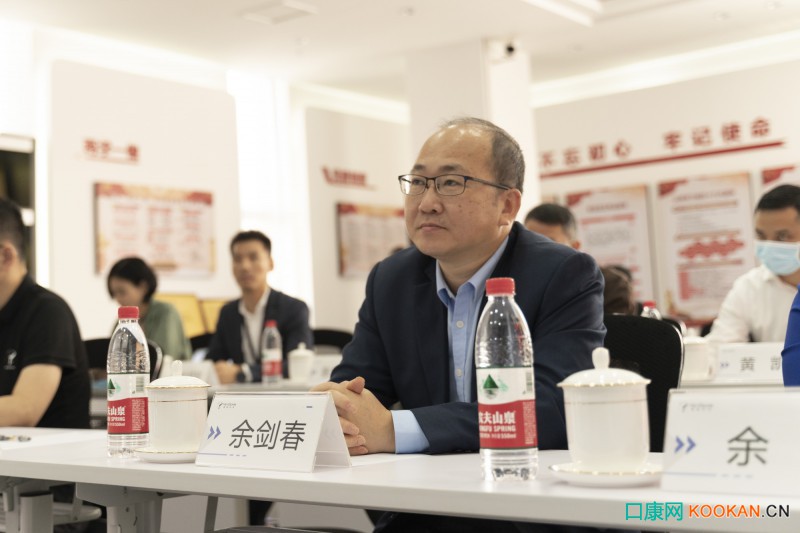 廣州市工商業聯合會黨組成員、副主席余劍春
